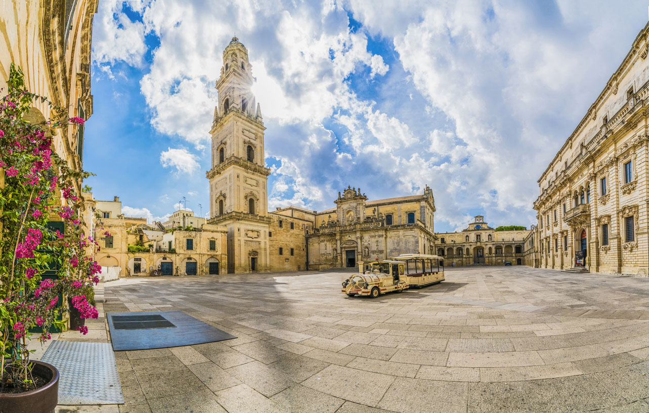 lecce-piazza-duomo-iStock